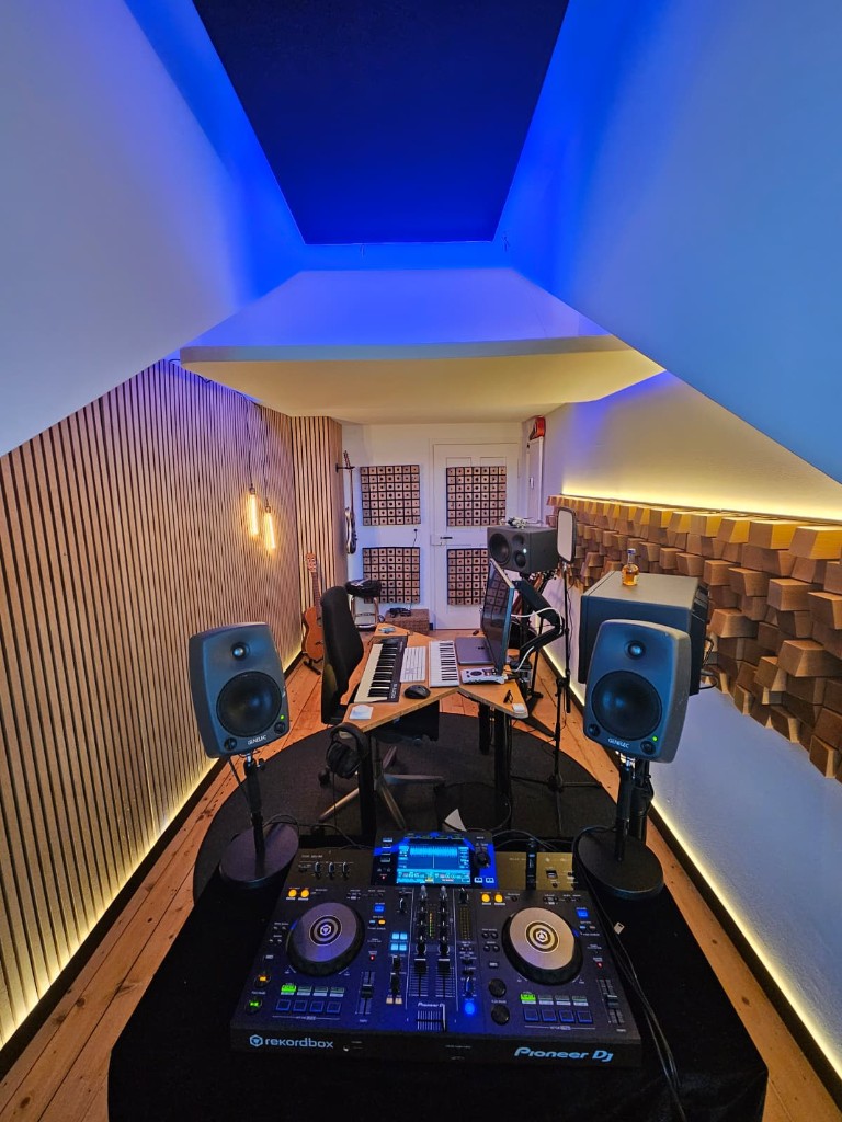 Studio Voisier &ndash; Blue Light